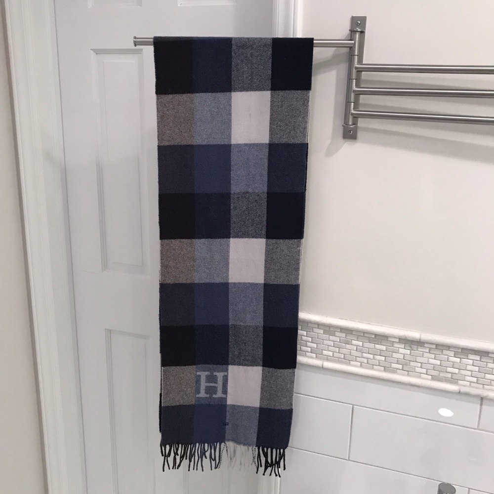 EUC Tommy Hilfiger 68% Wool Scarf
